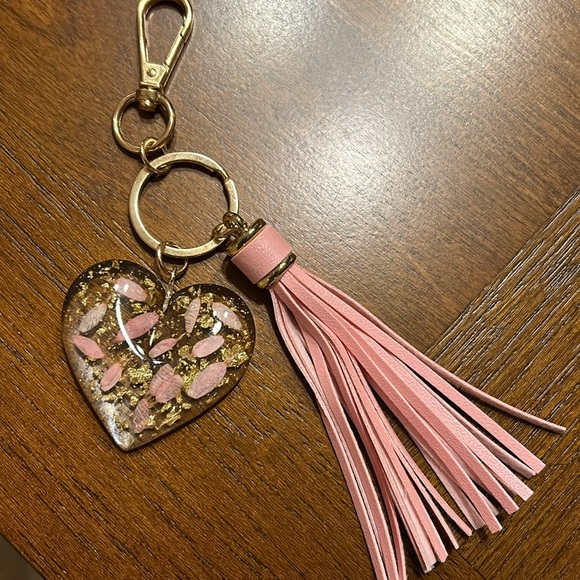 Pink flower petal heart keychain - Picture 3 of 4